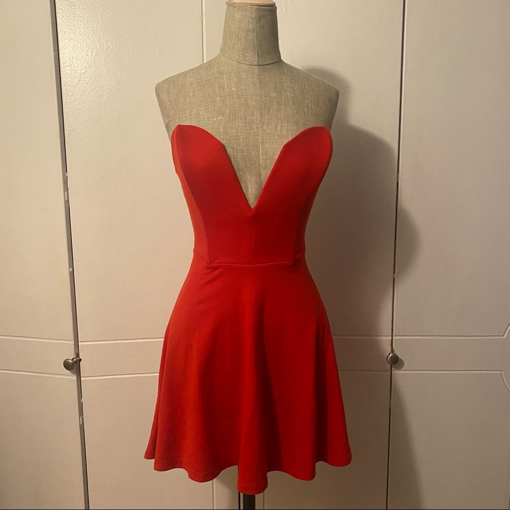 TOBI sexy strapless V-neck dress